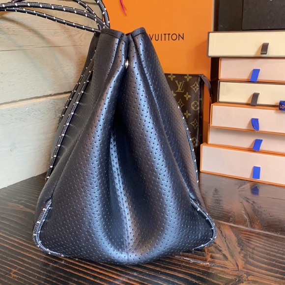 Haute shore Tote and Pochette - Picture 6 of 17